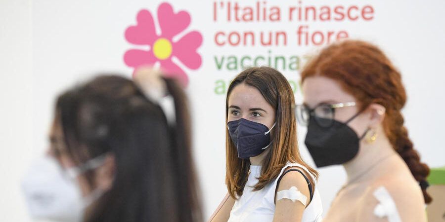 Cosenza, il preside del Liceo “Telesio” invita la comunità scolastica a vaccinarsi