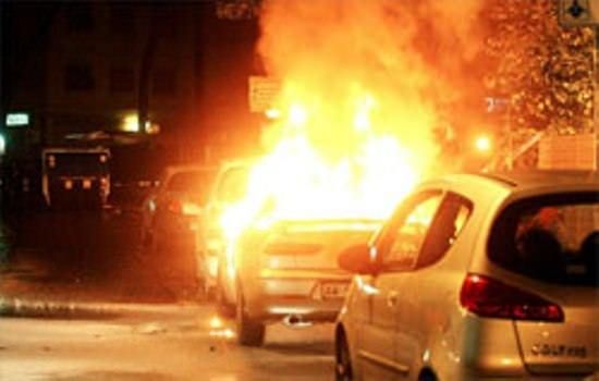 In fiamme nella notte due auto del consigliere regionale Bova