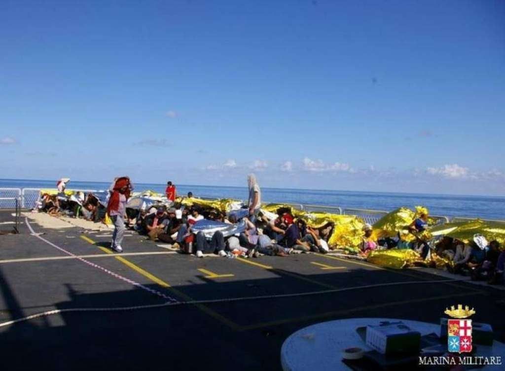 Sbarco di 1300 migranti, una parte andrà a Crotone