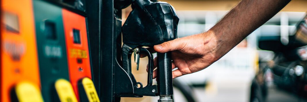 Su ogni litro di benzina oltre 1 euro se ne va in tasse