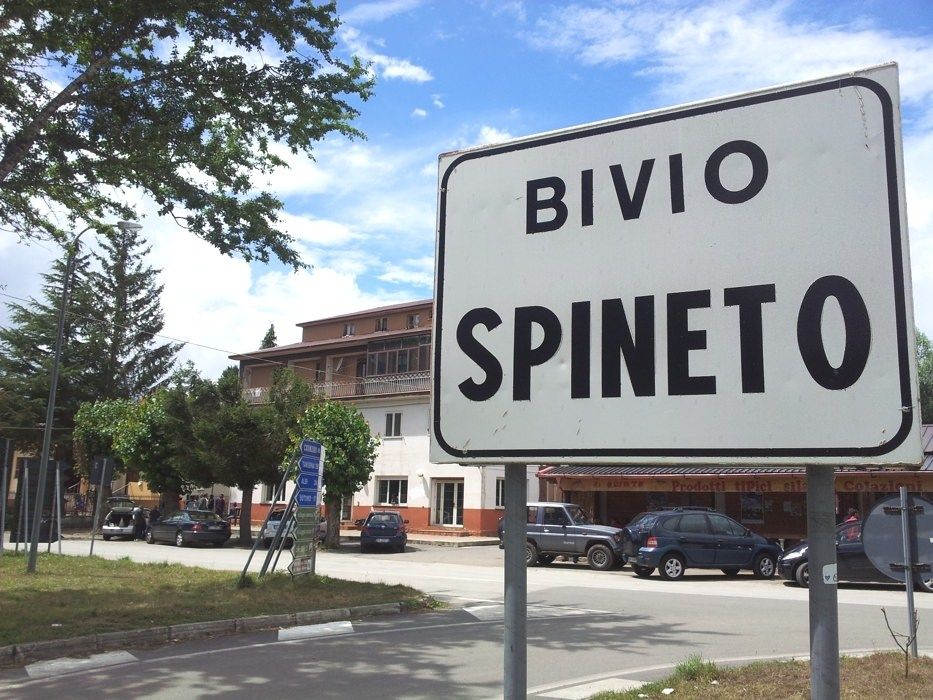 Il business umanitario tra i monti della Sila