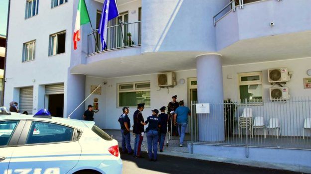 Castrovillari, atti persecutori a danno di una coppia: divieto d’avvicinamento per una donna