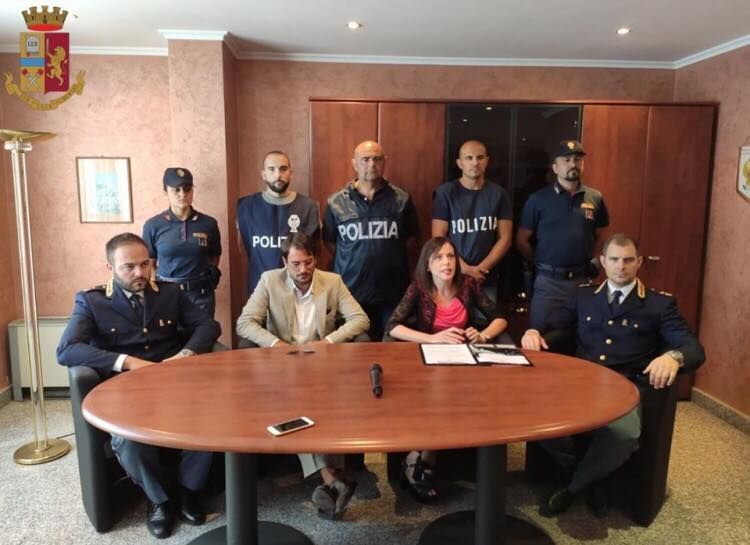 Rapinano un 16enne e picchiano i genitori, in manette tre giovani a Vibo – NOMI