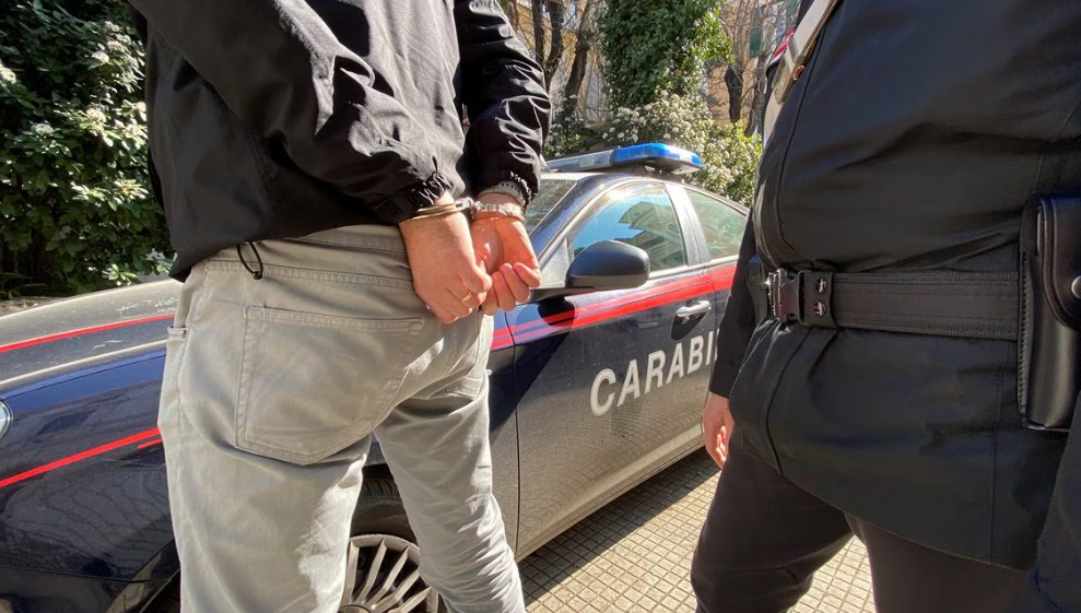 Circonvenzione di incapace ed estorsione, arrestato un pregiudicato a Paola
