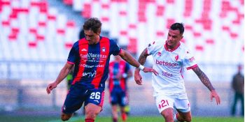 Il Crotone sfiora il colpo al San Nicola, contro il Bari finisce 0-0