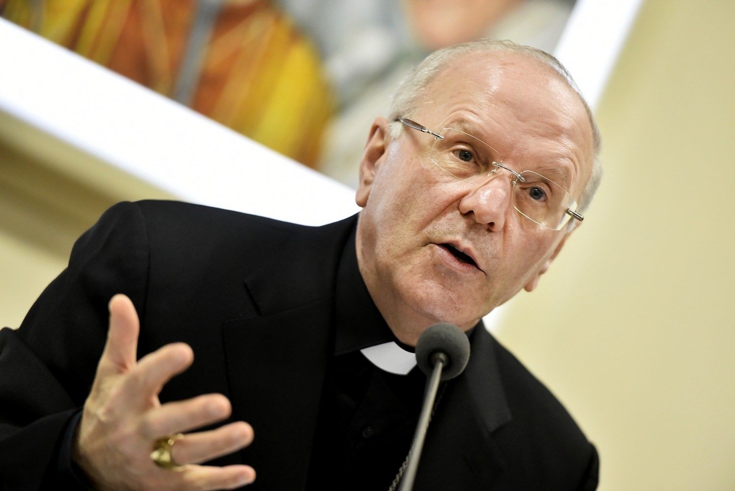 Monsignor Galantino a Locri: «I politici tengano a distanza la mafia»