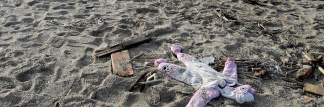 Strage di Cutro, nonna Nicoletta offre il loculo di famiglia per i bimbi morti