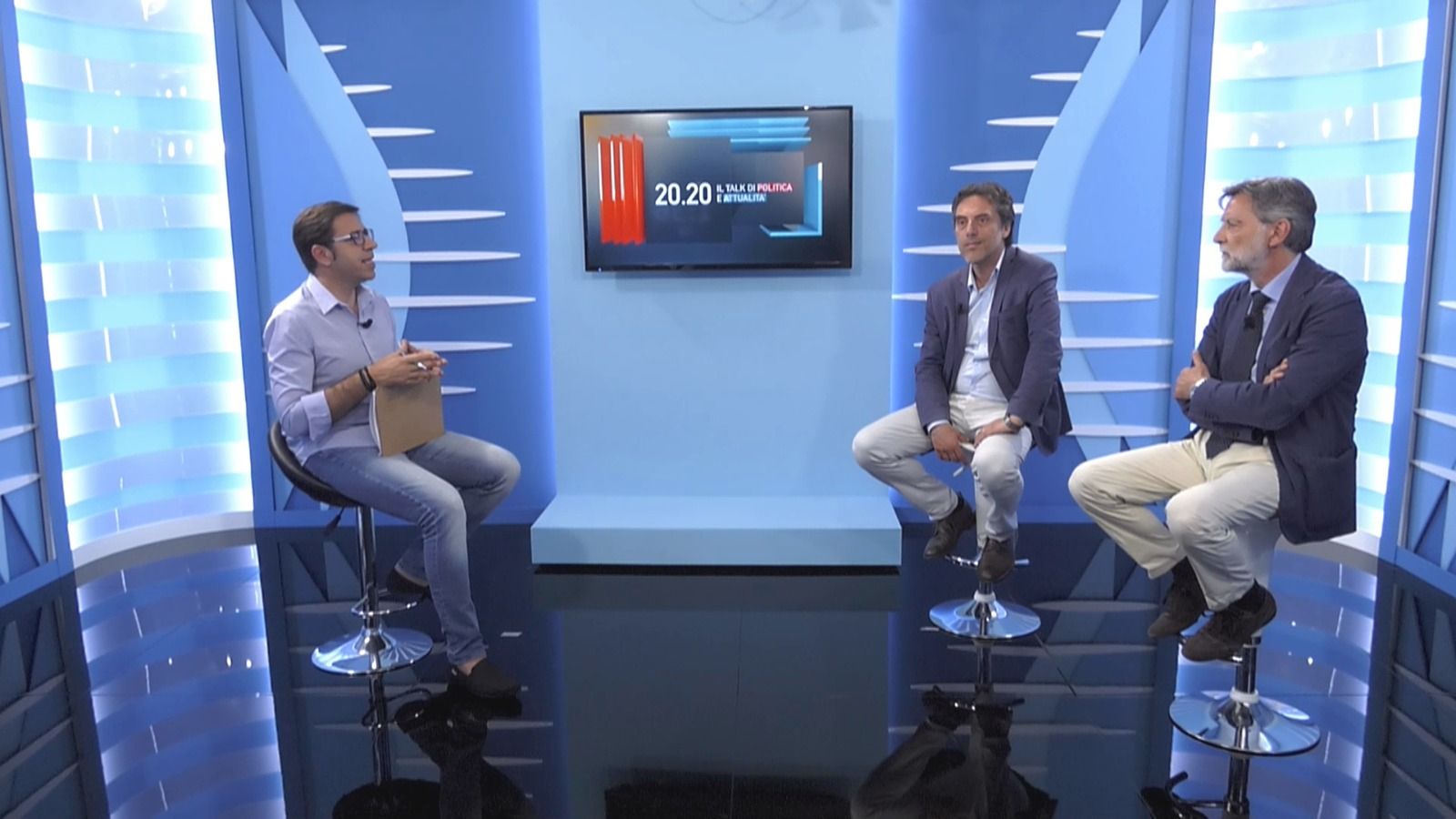 «Abramo cerca voti per te». «Sei già stato sfiduciato dai tuoi». Tra Donato e Fiorita volano gli stracci