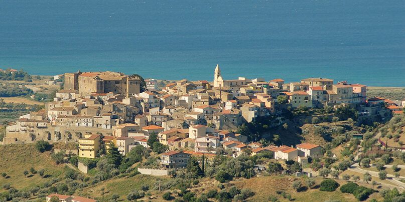 Tutto pronto per il “Giro di mezzanotte” a Calopezzati, passeggiata artistica tra i vicoli
