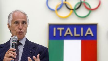 Il Cosenza omaggia Malagò, Guarascio presente all’assemblea Figc