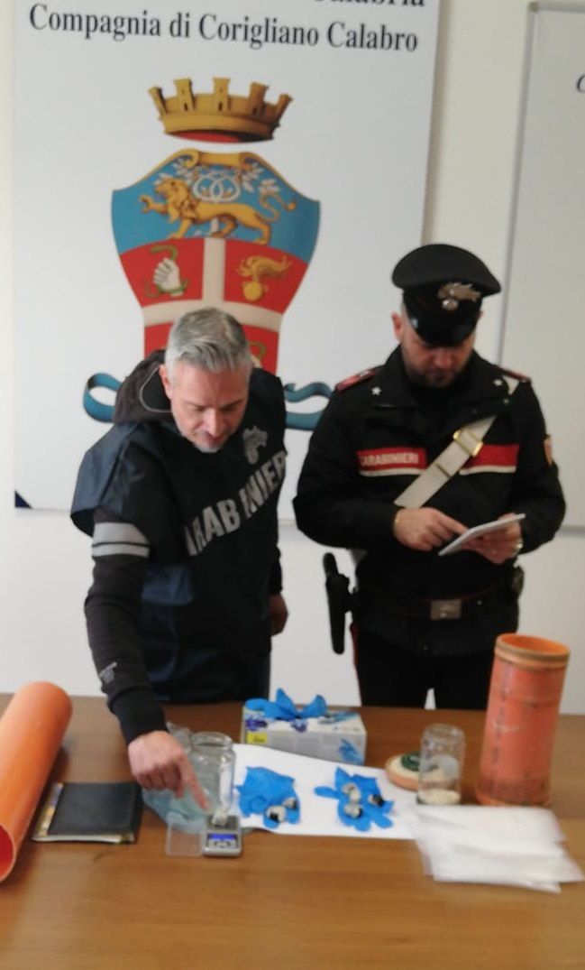 Usava il moto-ape per spacciare: pusher arrestato a Corigliano Rossano