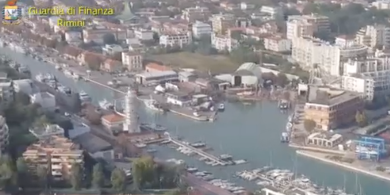 Estorsioni e minacce, l’ombra della ‘ndrangheta in Romagna: 5 arresti – VIDEO