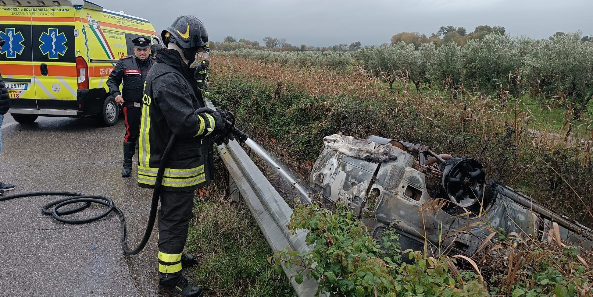 Incidente col “giallo”: suv finisce fuori strada e si incendia ma i soccorso non trovano nessuno