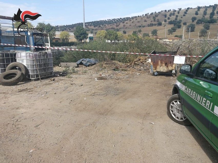 Dava fuoco ai rifiuti dell’azienda nel Cosentino, denunciato il titolare