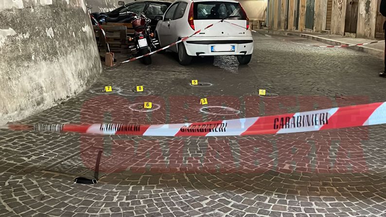Sparatoria a Corigliano, arrestati un uomo ed una donna per duplice tentato omicidio – VIDEO