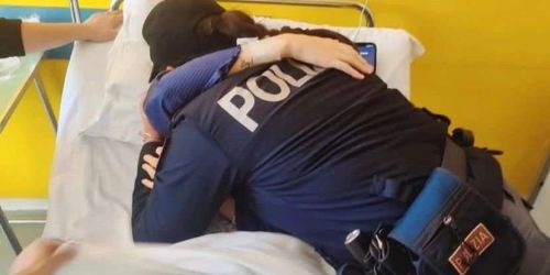 valeria chiappetta abbraccia poliziotta