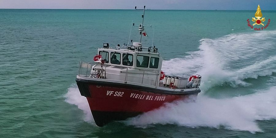 Paura per un’imbarcazione ribaltatasi nel Vibonese: in salvo 5 bambini e 4 adulti