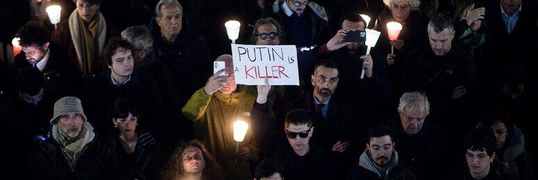 Tutti i partiti in piazza a Roma per Navalny. Fischi per i leghisti