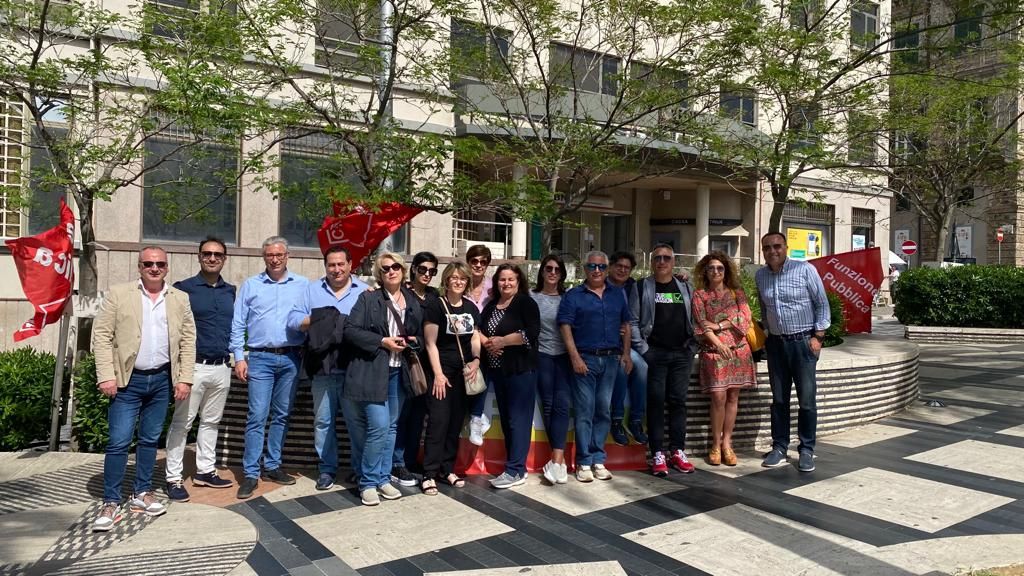 Precari della Giustizia in piazza a Catanzaro. Cgil: «Da oltre 10 anni in attesa di un contratto»