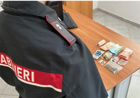 Cocaina e hashish pronti per il mercato: i Carabinieri bloccano due spacciatori a Lamezia