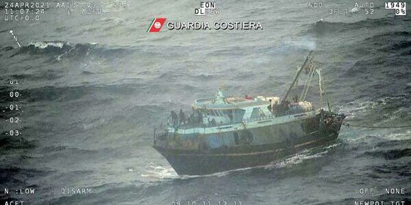 Quindici positivi tra i migranti sbarcati a Roccella Jonica