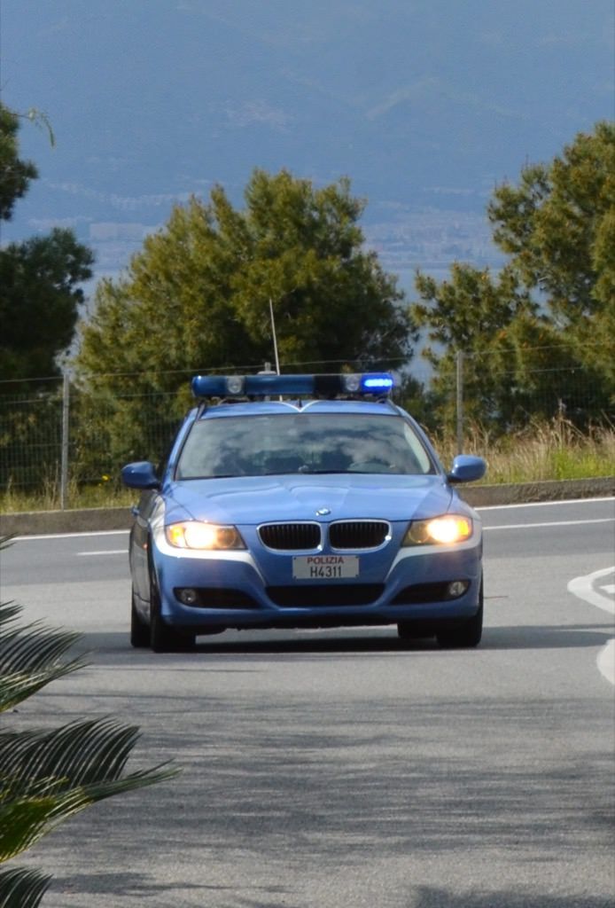 Trasforma la vita della moglie in un inferno, avvocato in manette