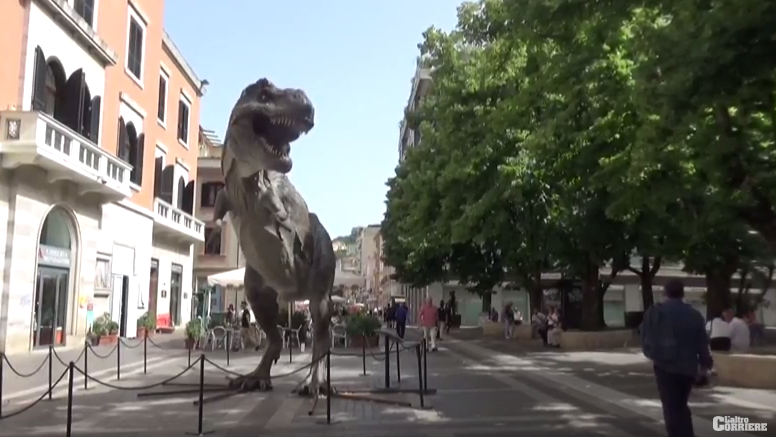 "Invasioni" preistoriche, a Cosenza arriva il Jurassic Mab – VIDEO