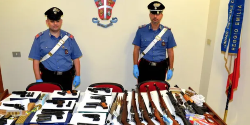 Arsenale di armi rubate in un sottotetto, calabrese in carcere a Reggio Emilia