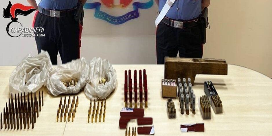 I carabinieri trovano armi e munizioni a Melicucco, arrestato un 36enne