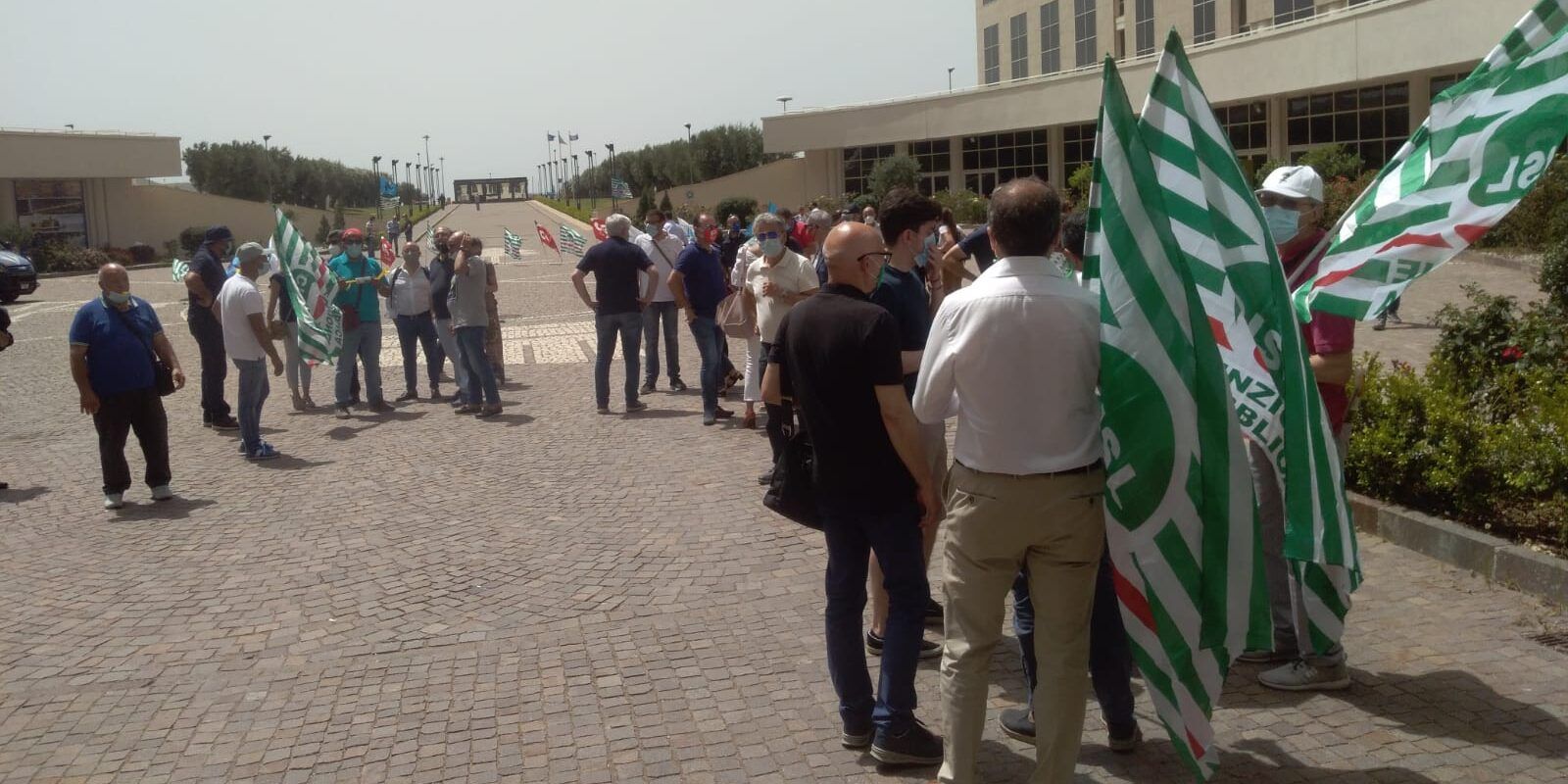 Nuovo sit-in di protesta dei lavoratori del Corap