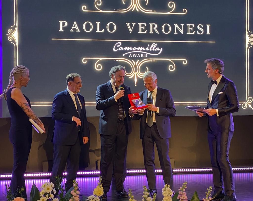 Michele Affidato realizza il Camomilla Award per il “Women for Women”