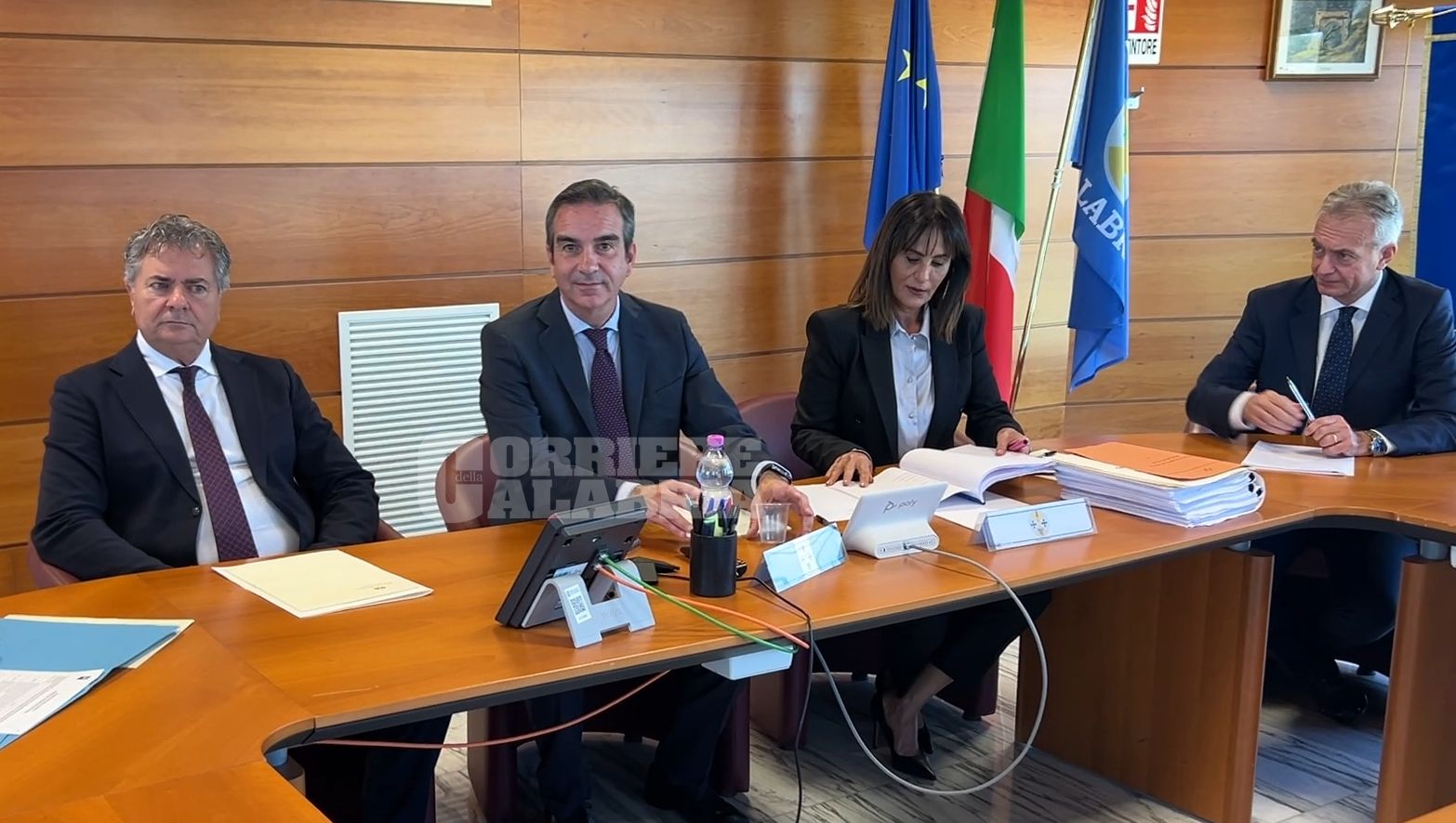 Lascia da “re” e…raddoppia da “imperatore”. Parte l’Occhiuto-bis ma non mancano i malumori