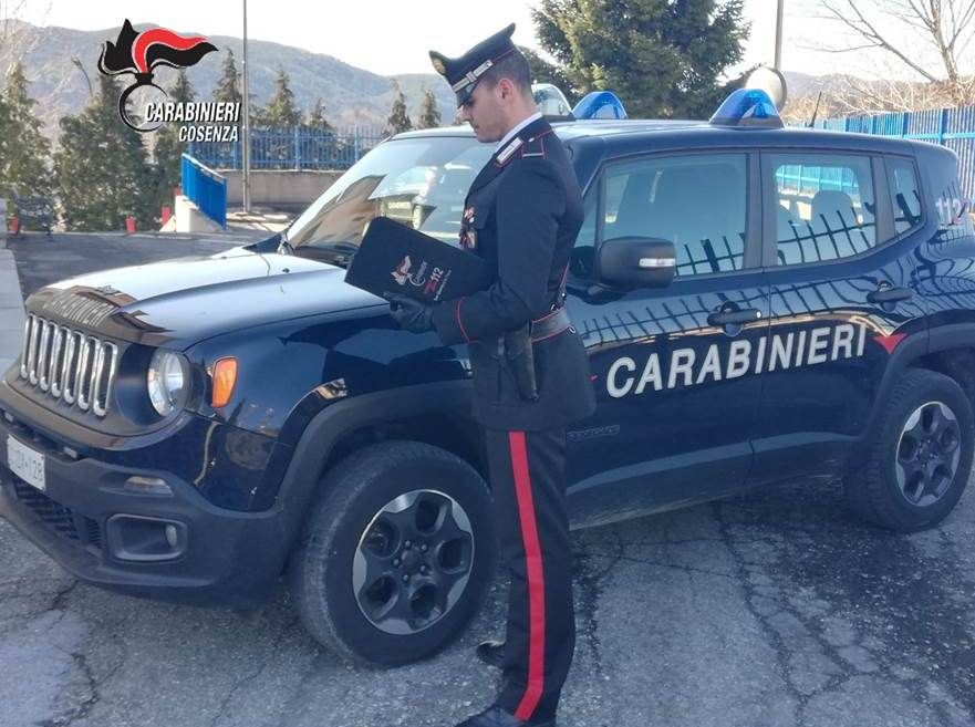 Aggrediscono e feriscono un 41enne a San Giovanni in Fiore, padre e figlio arrestati