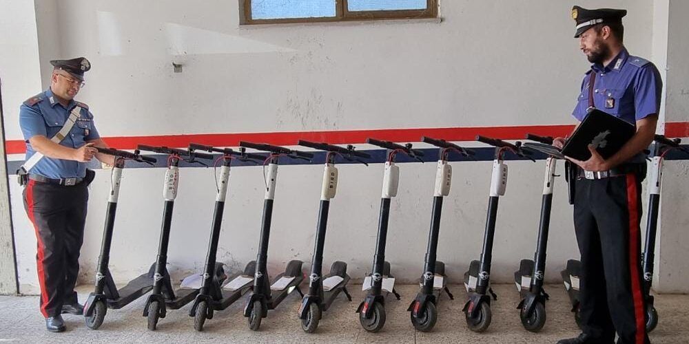Rubavano e rivendevano monopattini, sgominata gang a Catanzaro