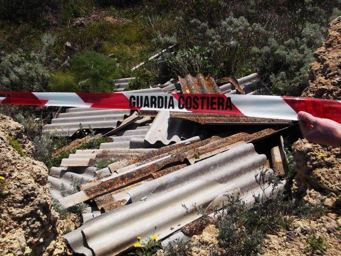 Eternit ed elettrodomestici, sequestrata discarica abusiva a Reggio
