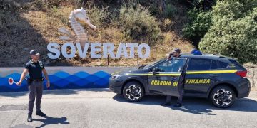 Residenze fittizie e agevolazioni indebite: a Soverato evasione Imu per 350 mila euro. Coinvolte 97 persone – VIDEO