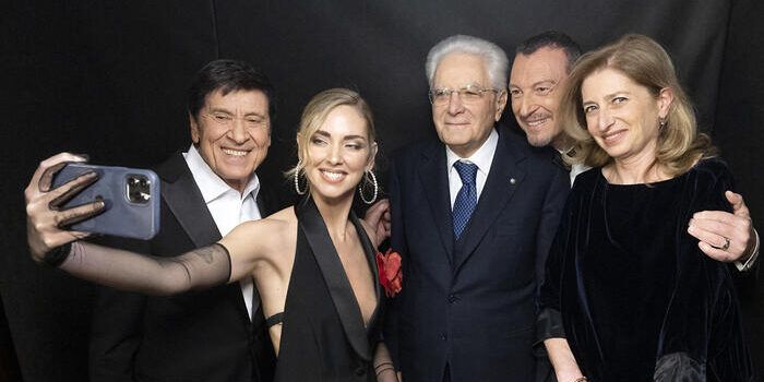 Sanremo apre con la standing ovation a Mattarella – FOTO
