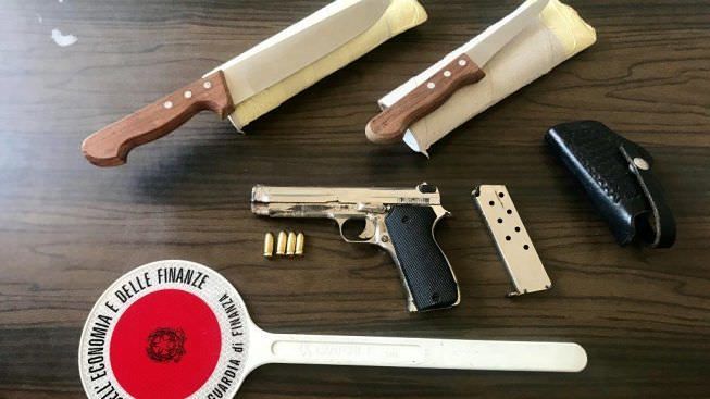Beccato con una pistola clandestina, 71enne arrestato a Reggio
