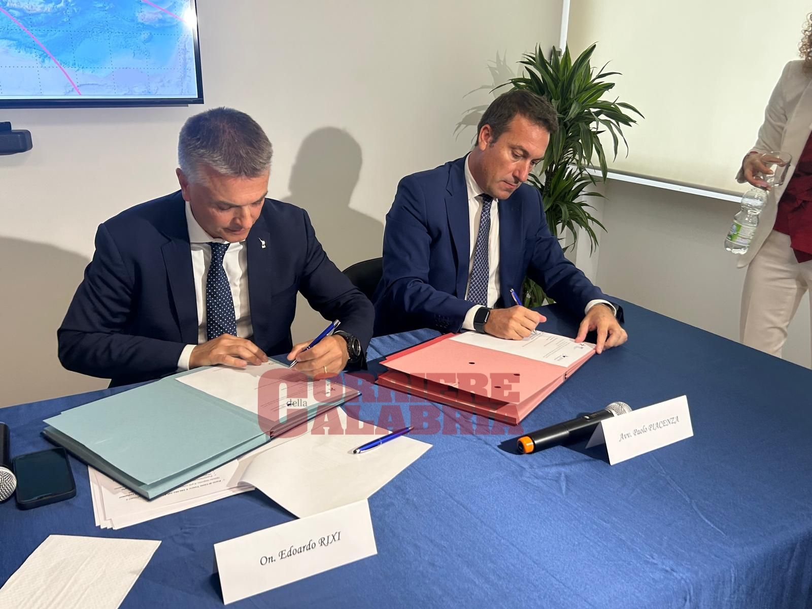 Porto di Gioia Tauro, firmato il patto per il rilancio. Rixi: «Una sfida italiana ed europea» – FOTO