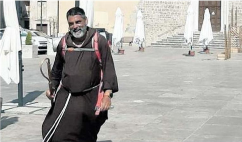 Il "frate vigile del fuoco" che ripercorre i passi di Sant'Antonio