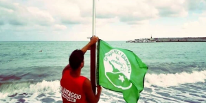 Calabria regina delle Bandiere verdi 2026: 22 spiagge premiate. Ecco quali sono