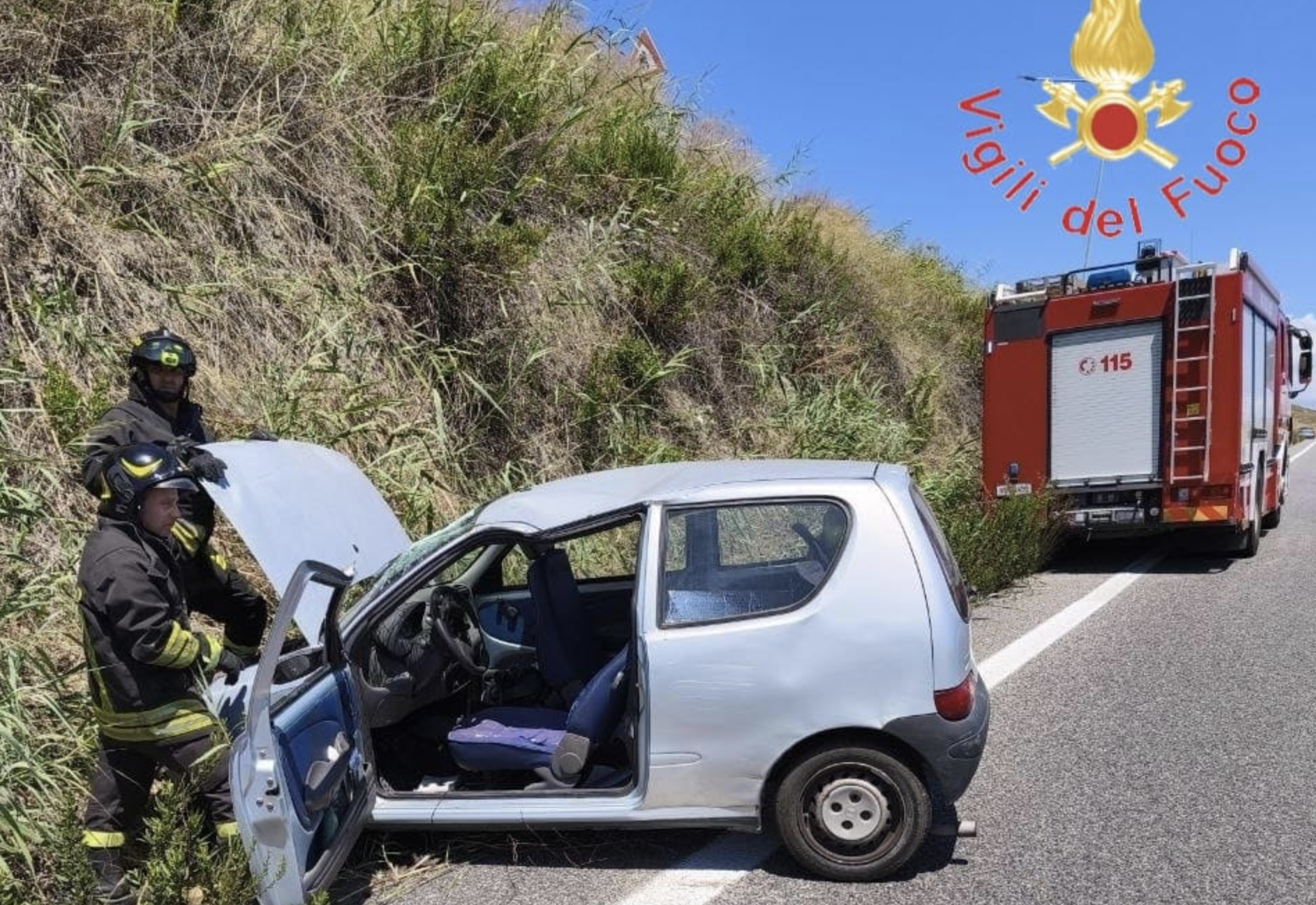 Perde il controllo dell’auto e finisce fuori strada, ferito un giovane a Catanzaro