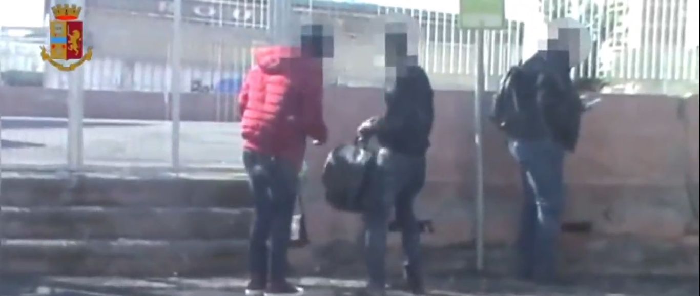 Migranti, traffico di esseri umani: 25 fermi a Catania