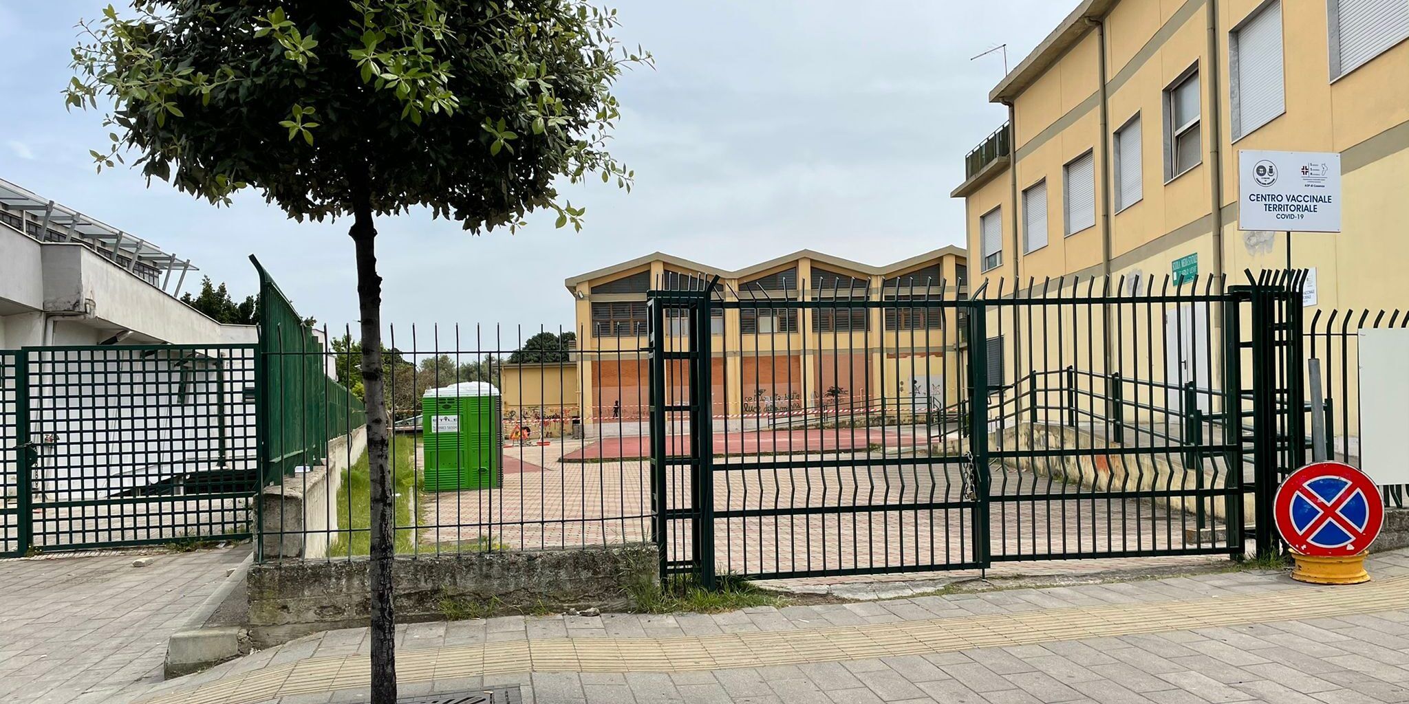 Le contraddizioni della campagna vaccinale: le dosi ci sono ma mancano le prenotazioni