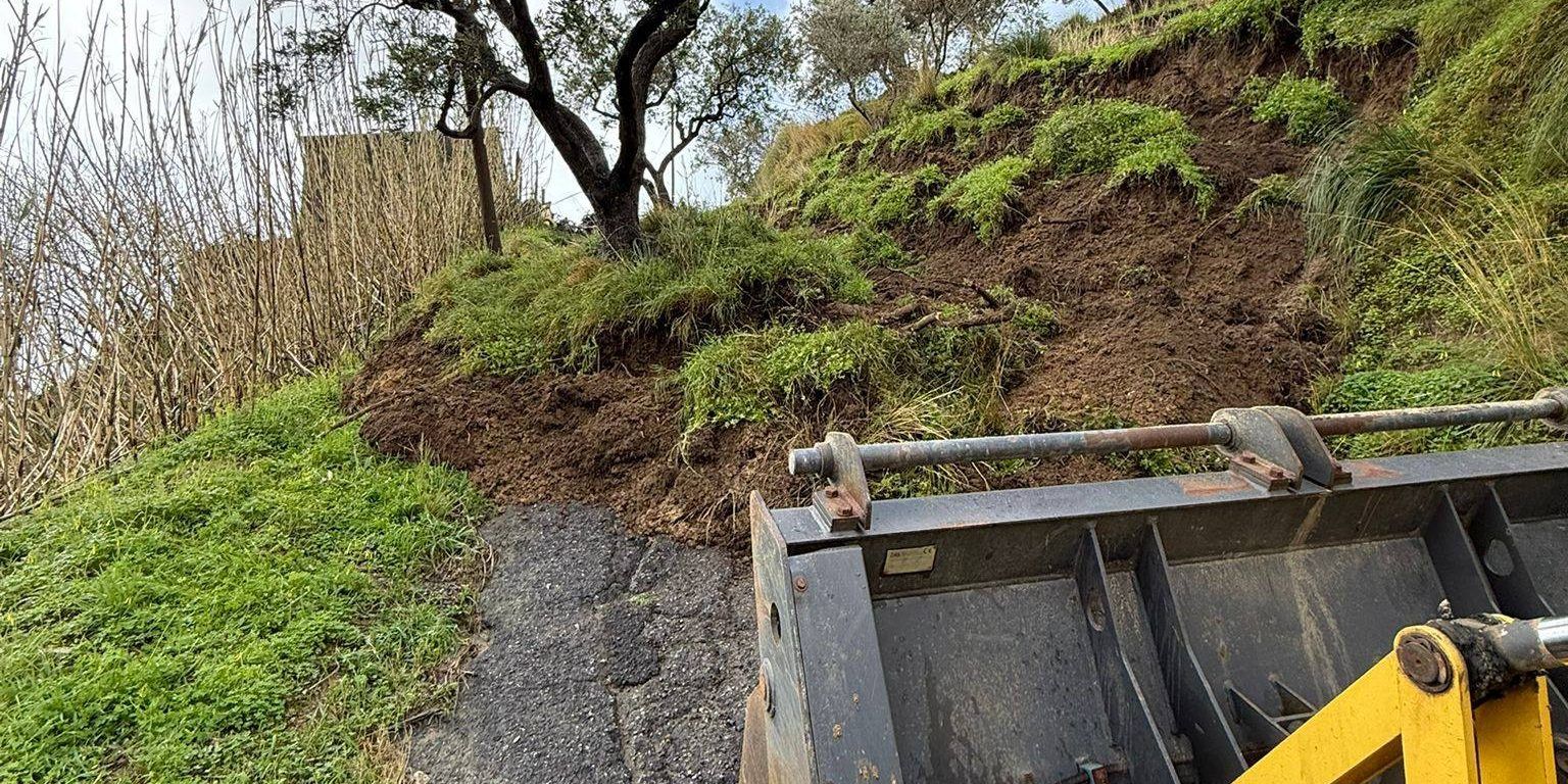 Frana a Belvedere Marittimo, minacciate le abitazioni: sgomberati tre edifici