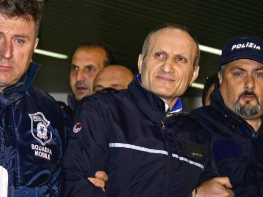 Cosenza, favorirono la latitanza del boss Presta