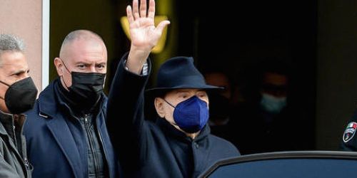 Berlusconi dimesso dall'ospedale San Raffaele
