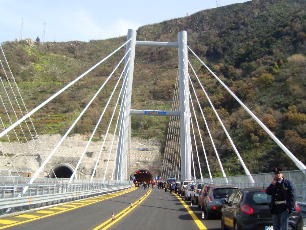 Traffico intenso ma scorrevole sulla A3