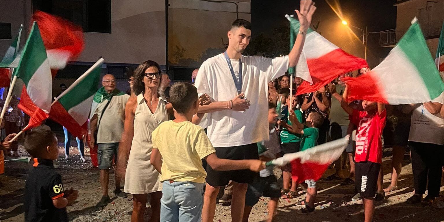 Il ritorno di Simone Alessio dopo il bronzo olimpico: «La mia medaglia è calabrese» – VIDEO