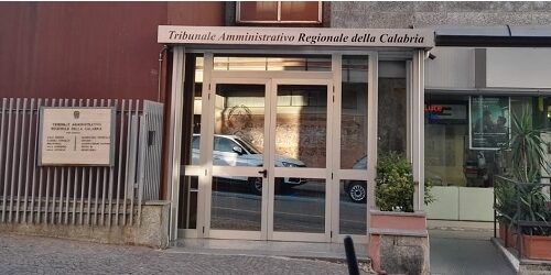 Interdittiva antimafia alla titolare di un lido a Schiavonea. È l’ex cognata della consigliera regionale Straface